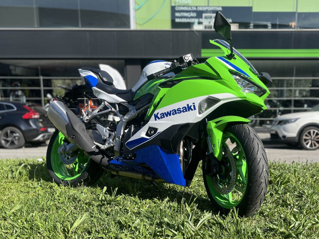 capa2-1024x768 Kawasaki Ninja ZX-4RR