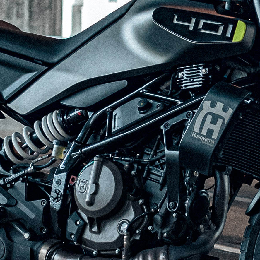 3 Husqvarna Svartpilen 401 - 2024