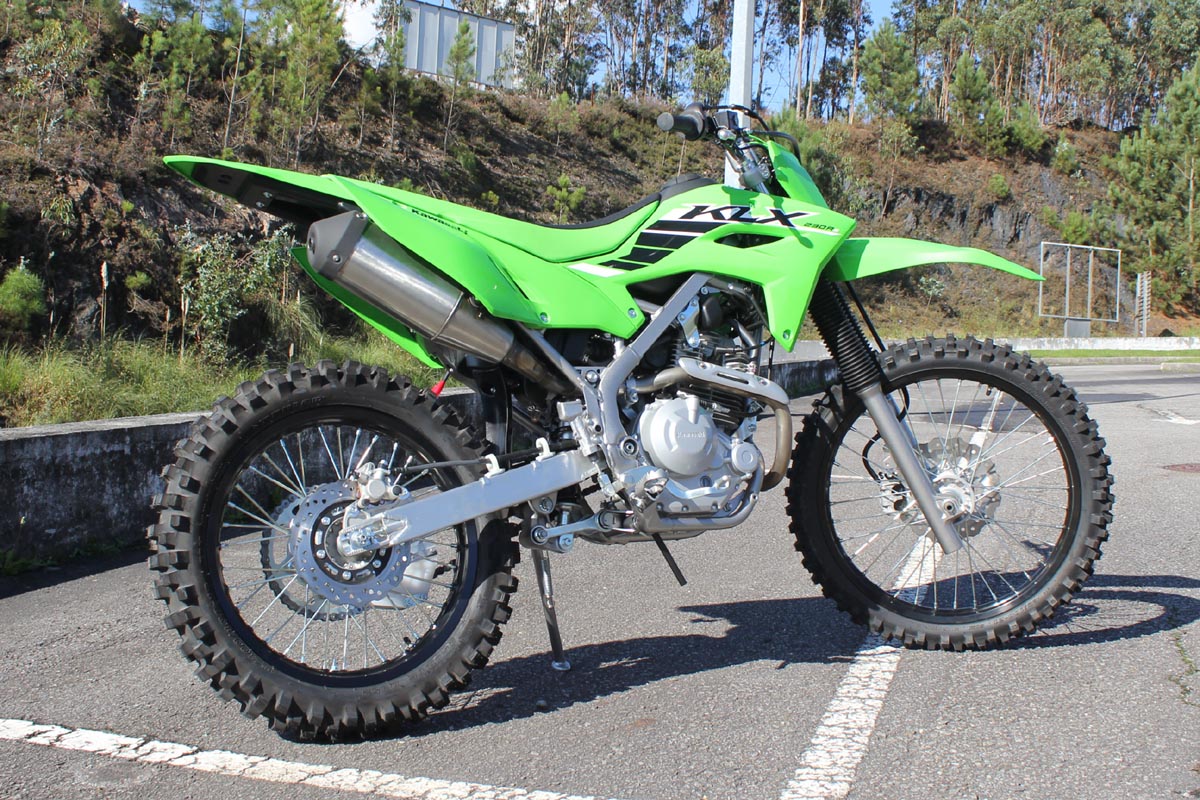 3 Kawasaki KLX 230 R
